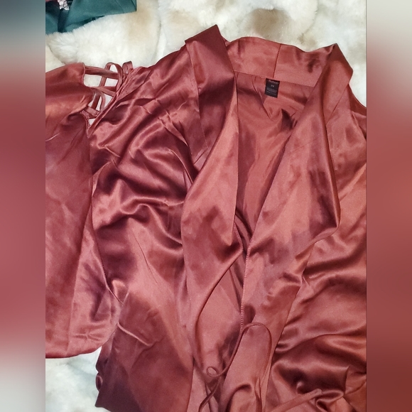 ♡SALE♡ FoH Summer Lattice Satin Robe Dark Red. 2x or 3x sizes. - Picture 3 of 8